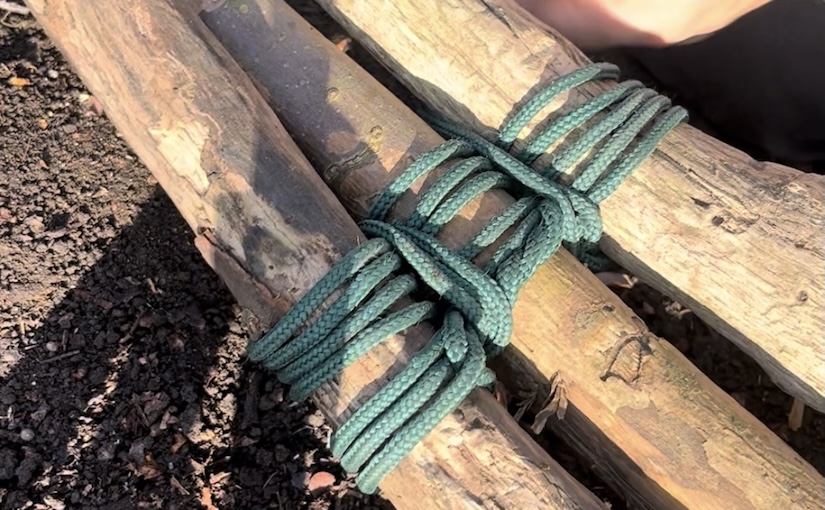 How to tie a tripod lashing